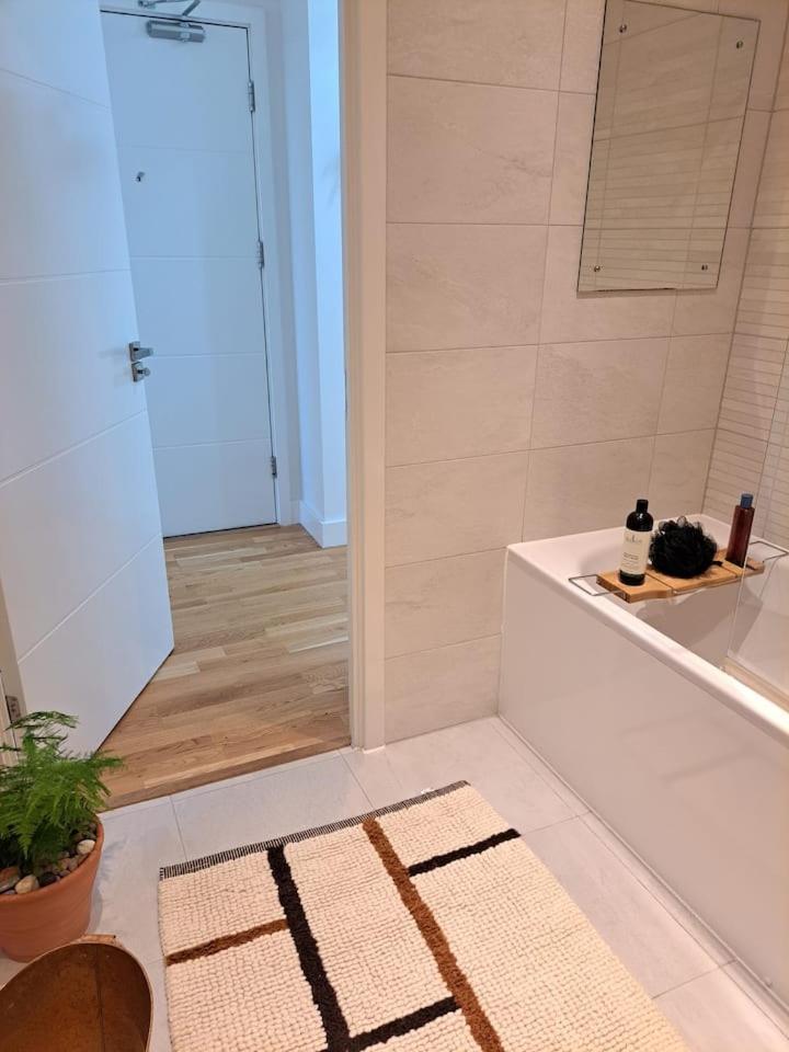 Cozy Double Room With Large En Suite Near Canary Wharf London With Amazing Views In A Shared Apartment 外观 照片