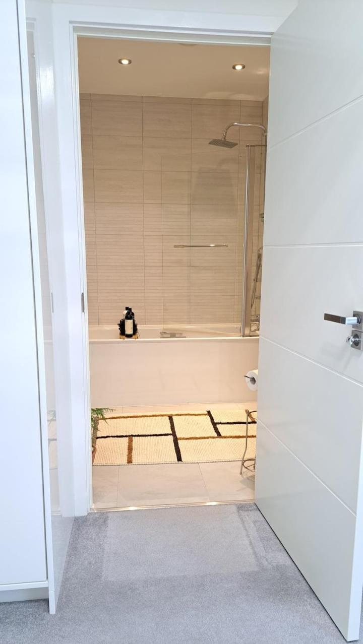 Cozy Double Room With Large En Suite Near Canary Wharf London With Amazing Views In A Shared Apartment 外观 照片